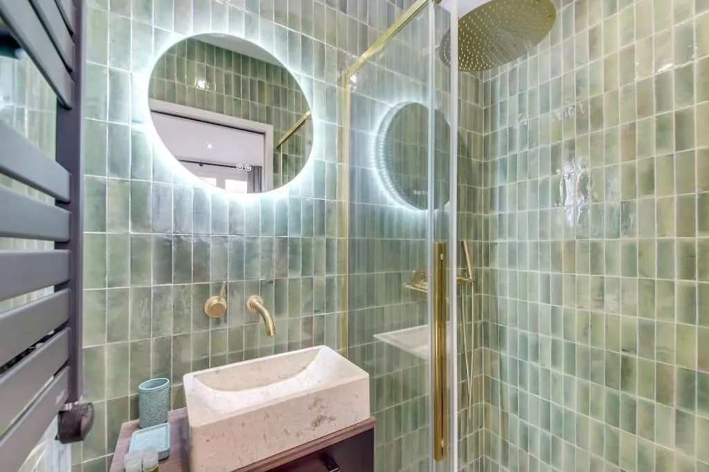 Holiday home Luxueuse Maisonnette Au Coeur De Batignolles 17Eme Paris