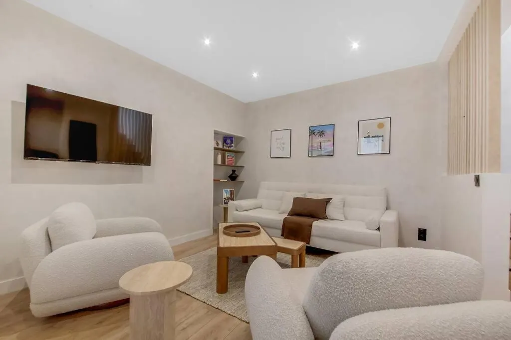 Holiday home Luxueuse Maisonnette Au Coeur De Batignolles 17Eme Paris