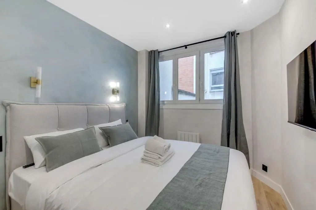Luxueuse Maisonnette Au Coeur De Batignolles 17Eme Paris France