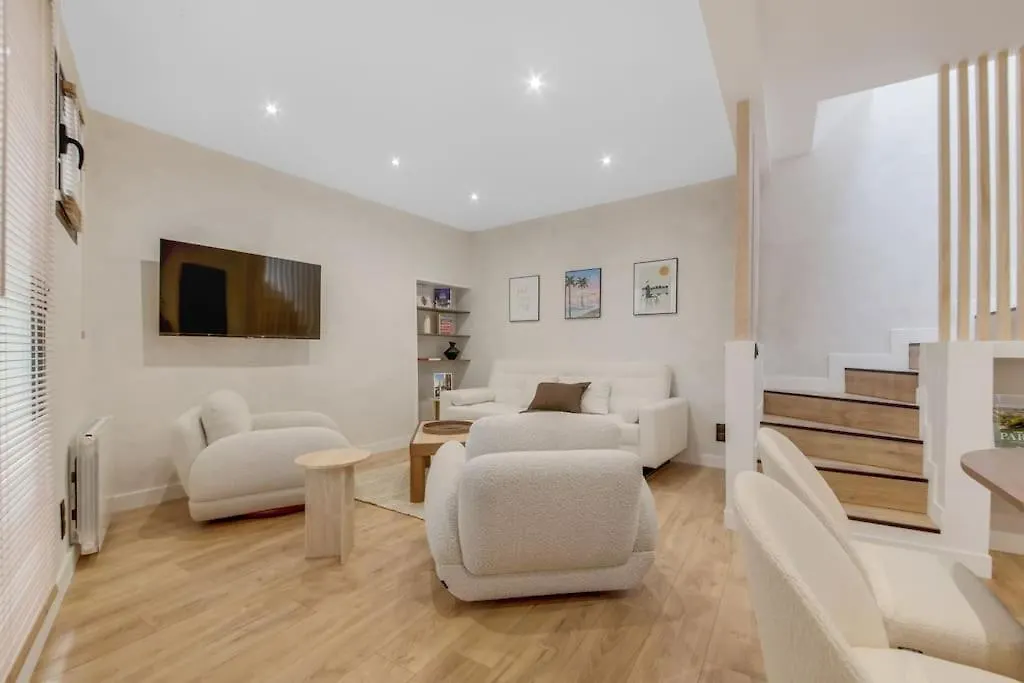 Holiday home Luxueuse Maisonnette Au Coeur De Batignolles 17Eme Paris France