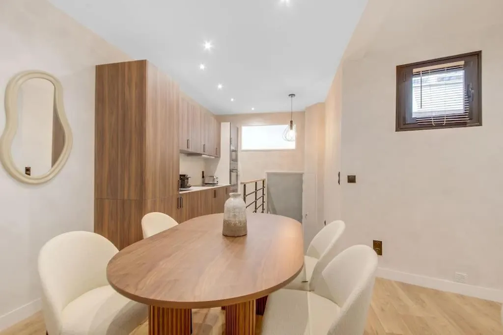 Holiday home Luxueuse Maisonnette Au Coeur De Batignolles 17Eme Paris
