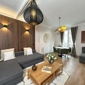  Apartment Champs Elysees Area