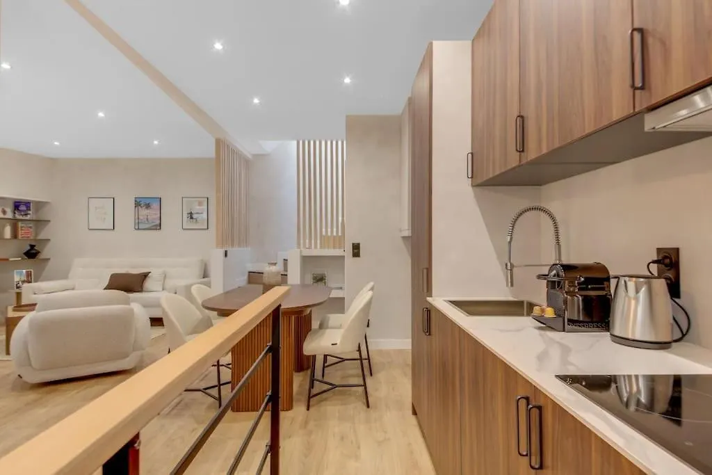 Luxueuse Maisonnette Au Coeur De Batignolles 17Eme 파리 0*,  프랑스